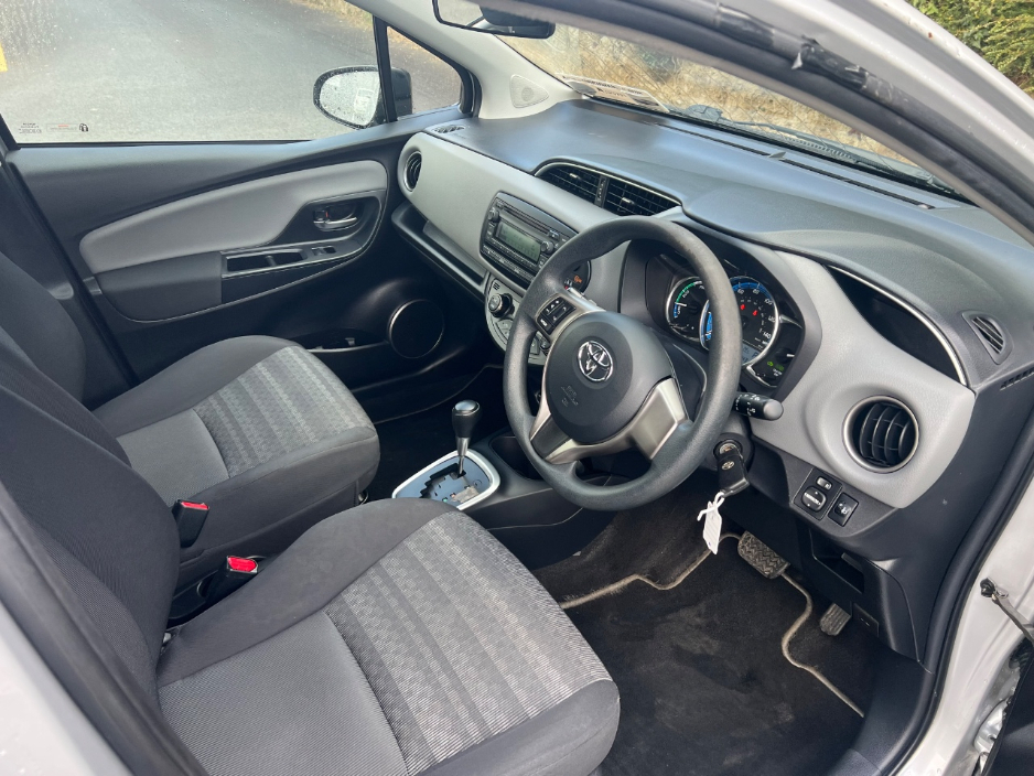 2016 Toyota Yaris - image 20