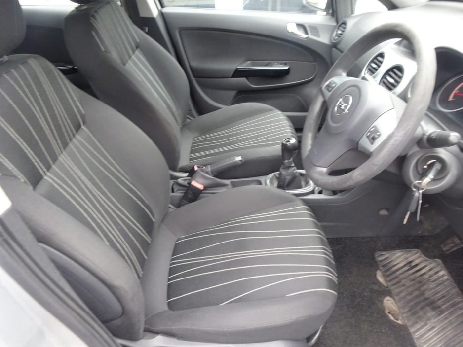 2010 Opel Corsa - image 11