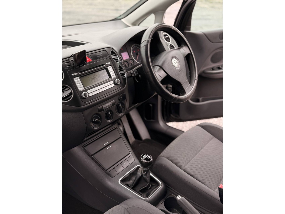 2006 Volkswagen Golf - image 19