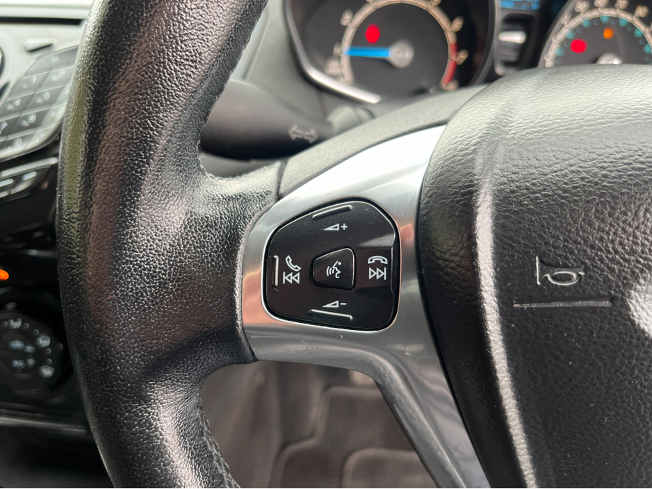 2016 Ford Fiesta - image 20