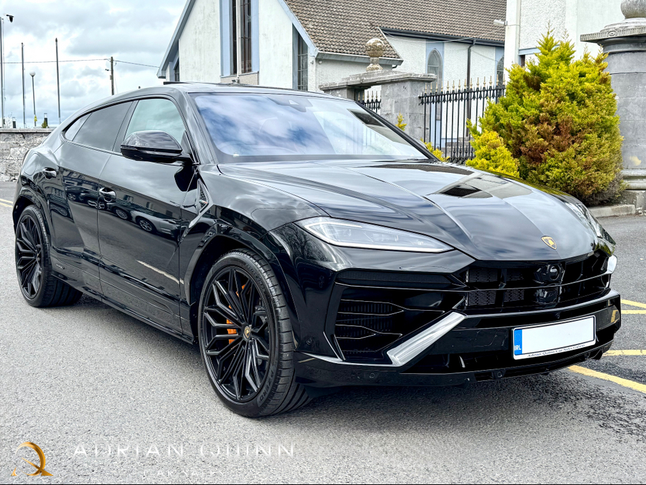 2025 Lamborghini Urus - image 4