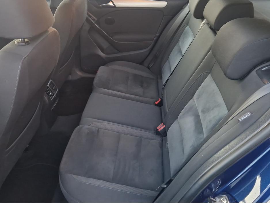 2012 Volkswagen Golf - image 17