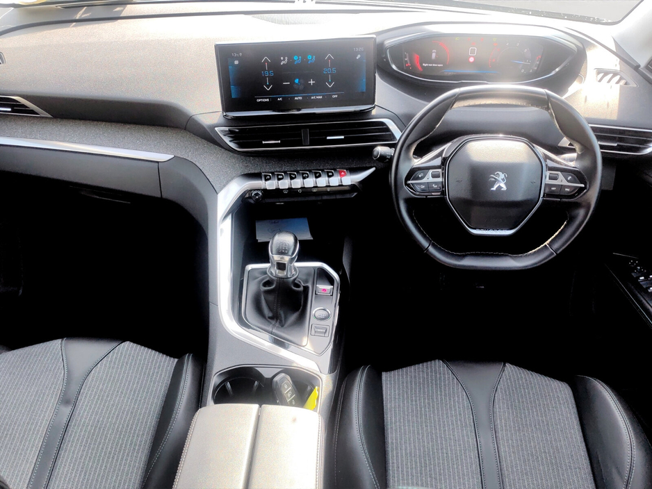 2021 Peugeot 3008 - image 11