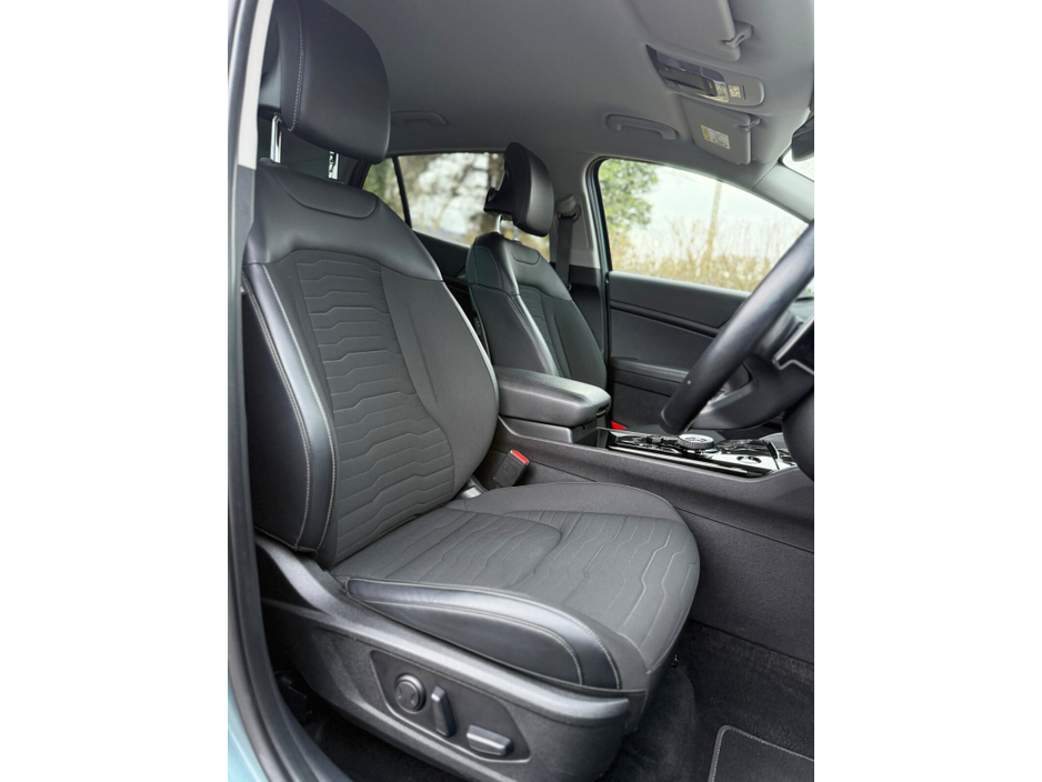 2022 Kia Sportage - image 17