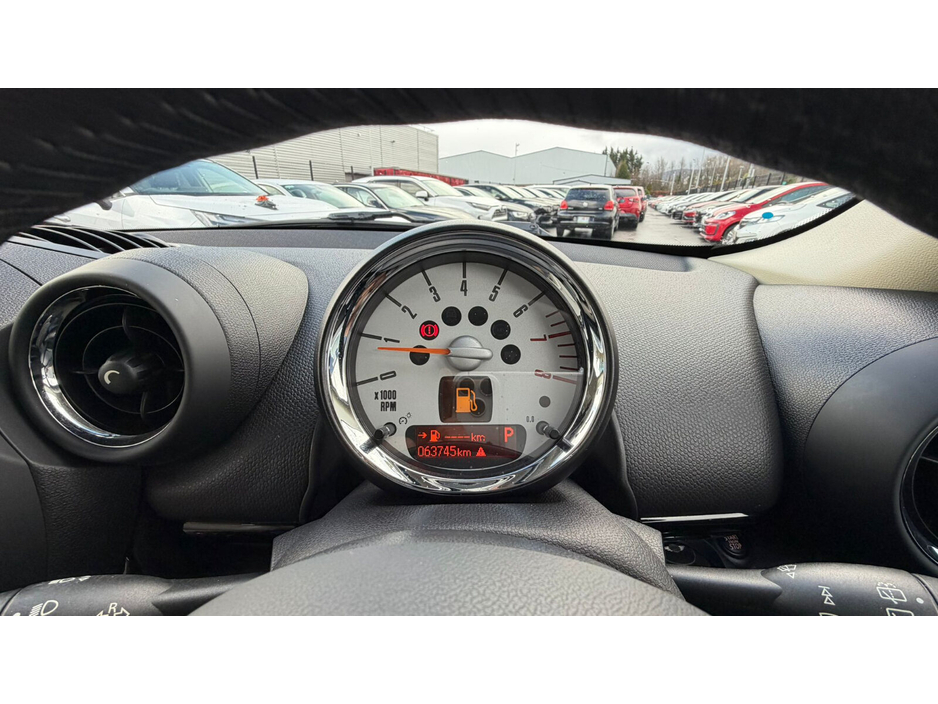 2013 MINI Hatch Cooper €8,999