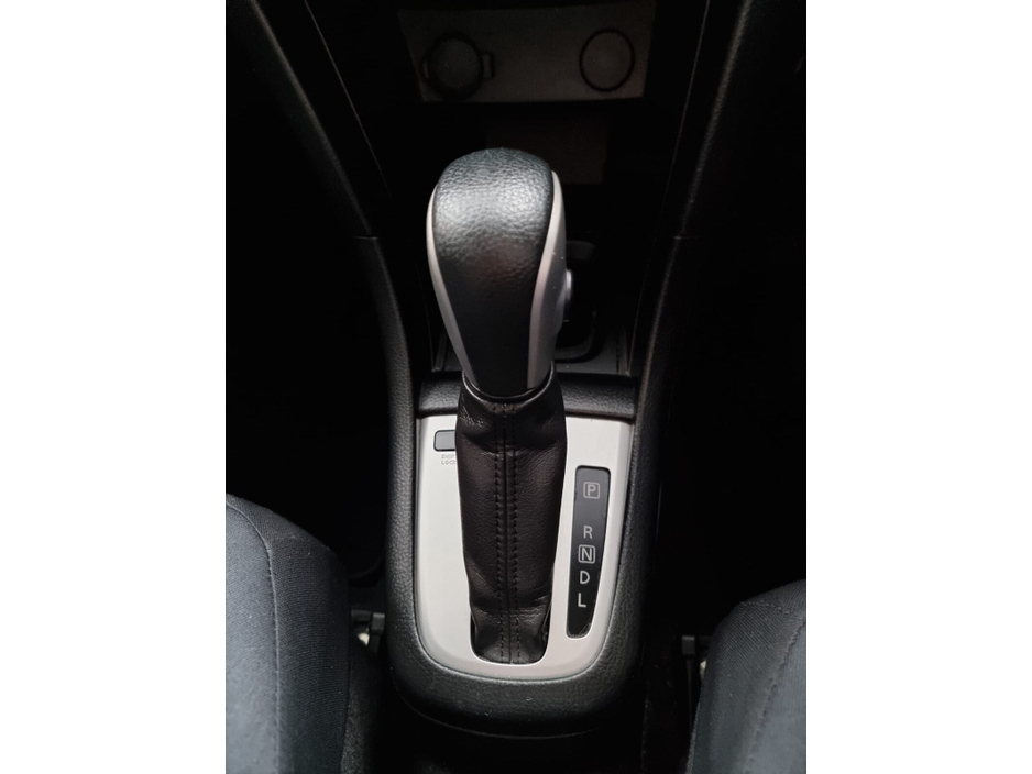 2012 Suzuki Swift - image 14