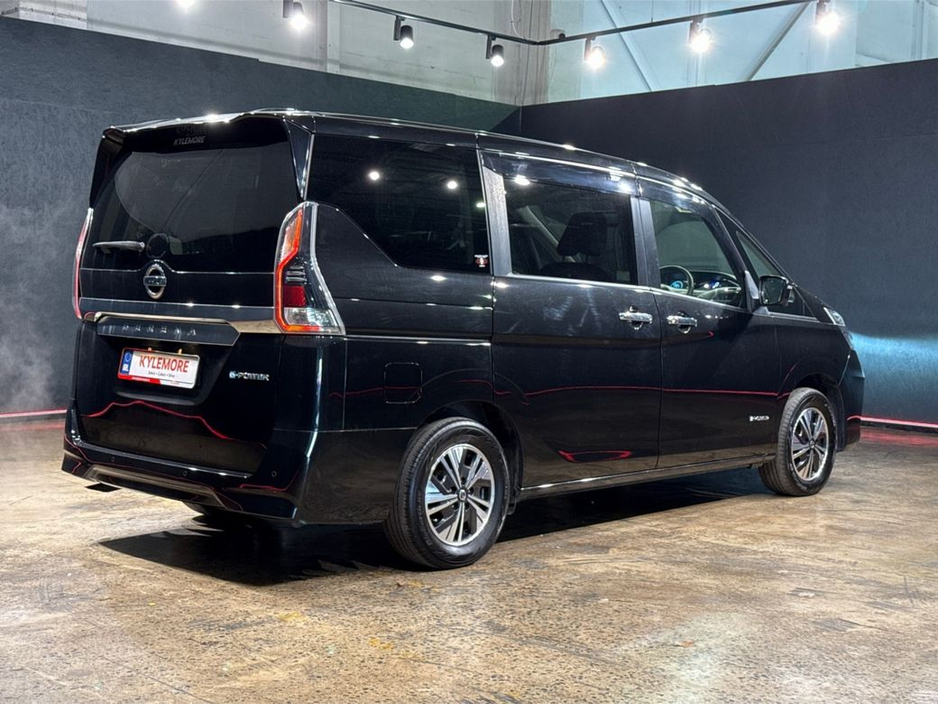 2022 Nissan Serena - image 3