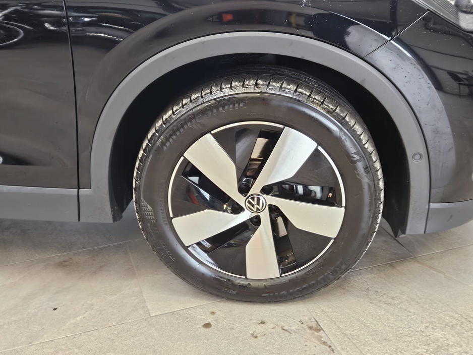 2024 Volkswagen Tiguan - image 8