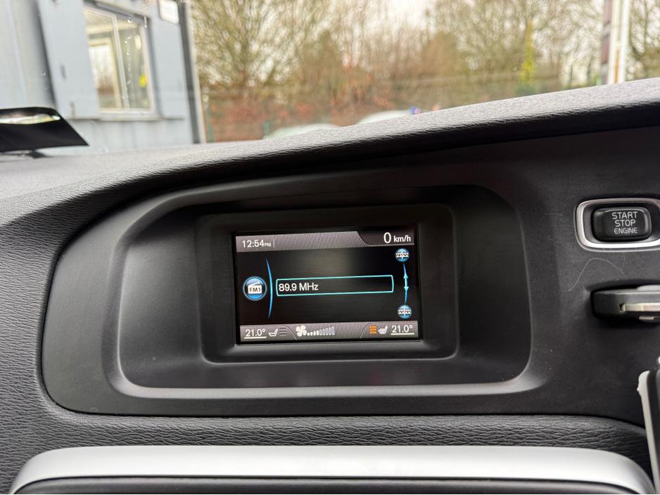 2019 Volvo V40 2.0D D3 MOMENTUM ED 5DR €13,950