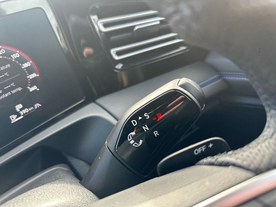 2025 Volkswagen Tiguan - image 10