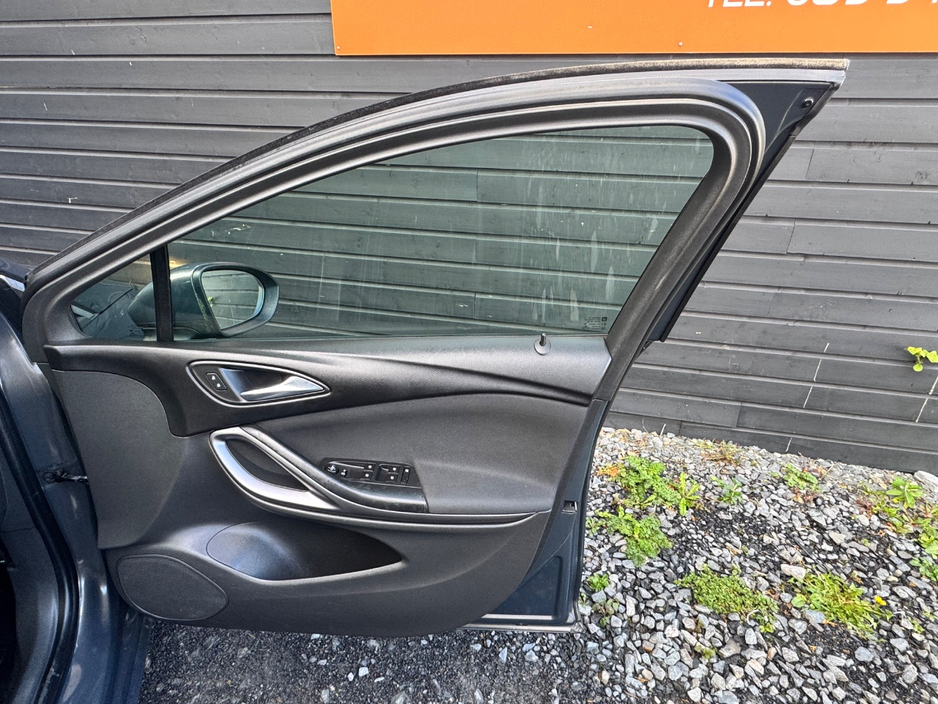 2016 Opel Astra - image 17