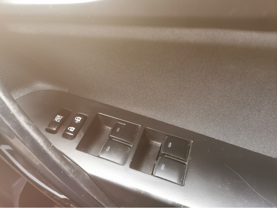 2016 Toyota Auris - image 23