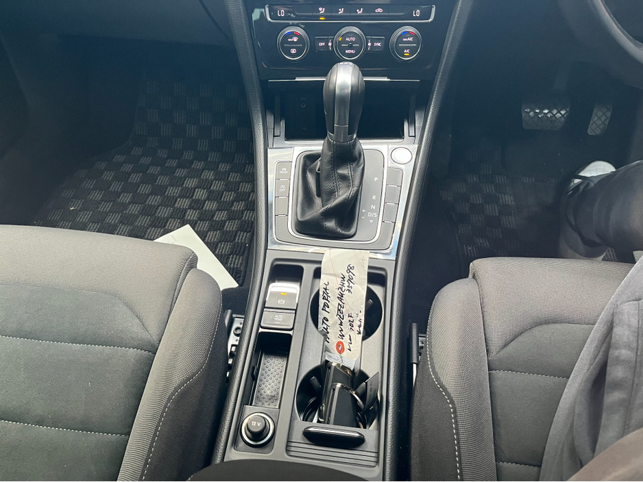 2017 Volkswagen Golf €17950! 2017 VOLKSWAGEN GOLF TSI HIGH LINE 1.4 AUTOMATIC / CRUISE CONTROL / REVERSE CAMERA / PADDLE SHIFTERS €17,950