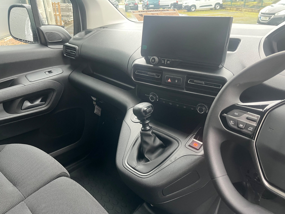 2026 Peugeot Partner  €22,700