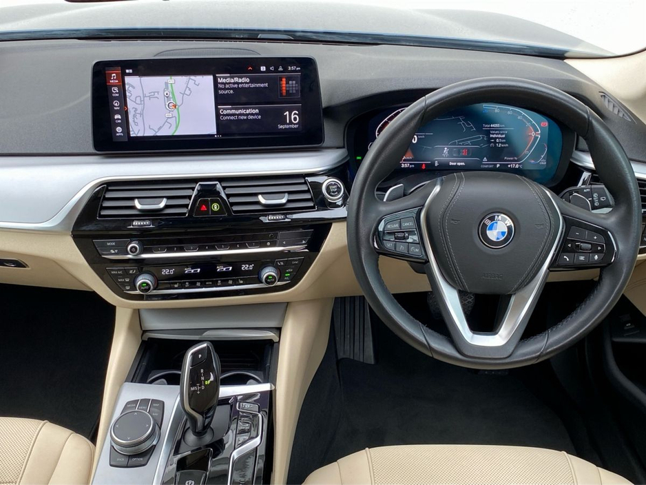 2024 BMW 5 Series - image 4
