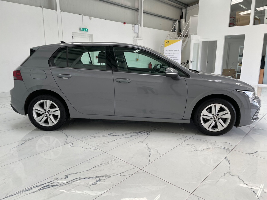 2023 Volkswagen Golf - image 2