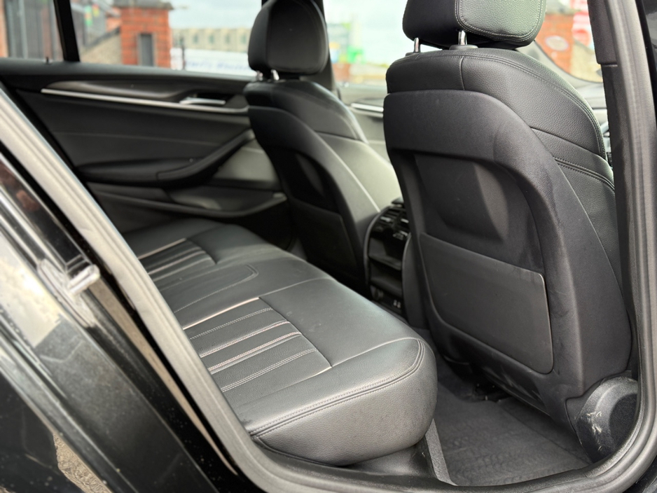 2022 BMW 5 Series - image 23