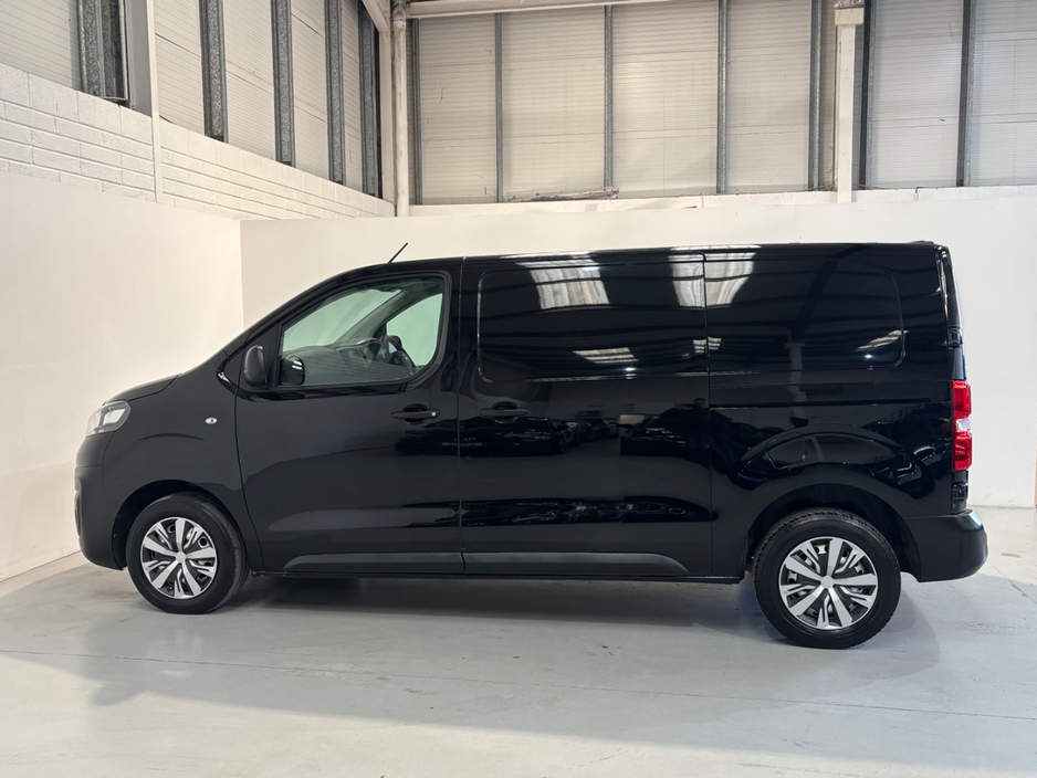 2020 Opel Vivaro - image 5