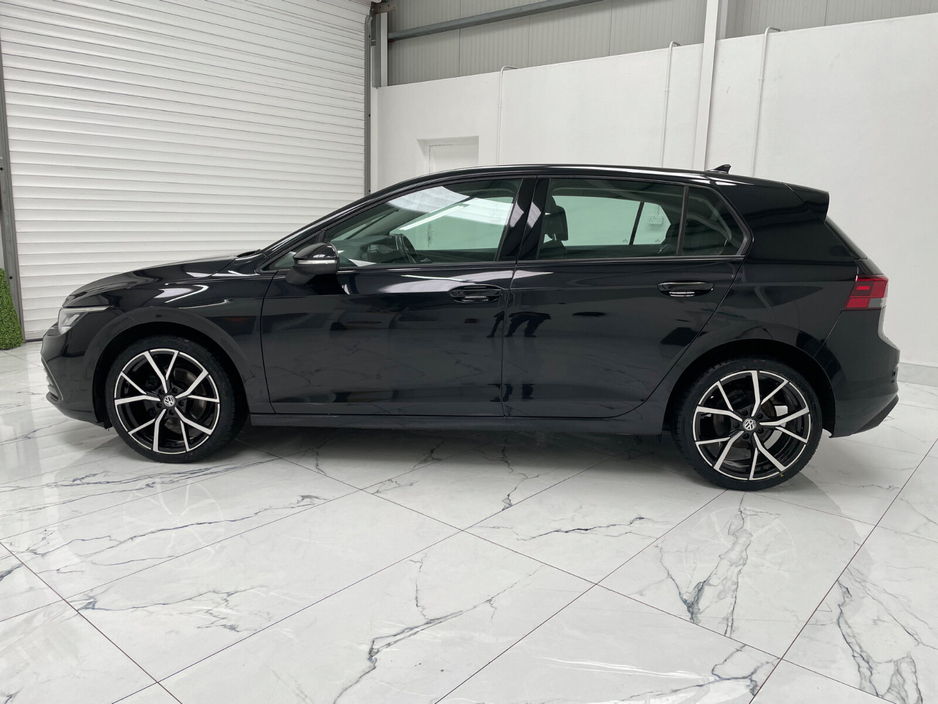 2021 Volkswagen Golf  €23,995