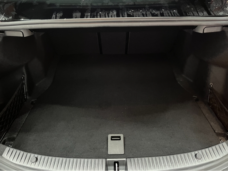 2018 Mercedes-Benz C Class €24950! 2018 MERCEDES-BENZ C220D AVANTGARDE AMG LINE 2.0 AUTOMATIC / CRUISE CONTROL / REVERSE CAMERA / ELECTRIC MEMRY & HEATED SEATS / PADDLE SHIFTERS / AMBIENT LIGHTS €24,950