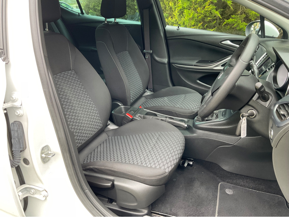 2020 Opel Astra - image 16