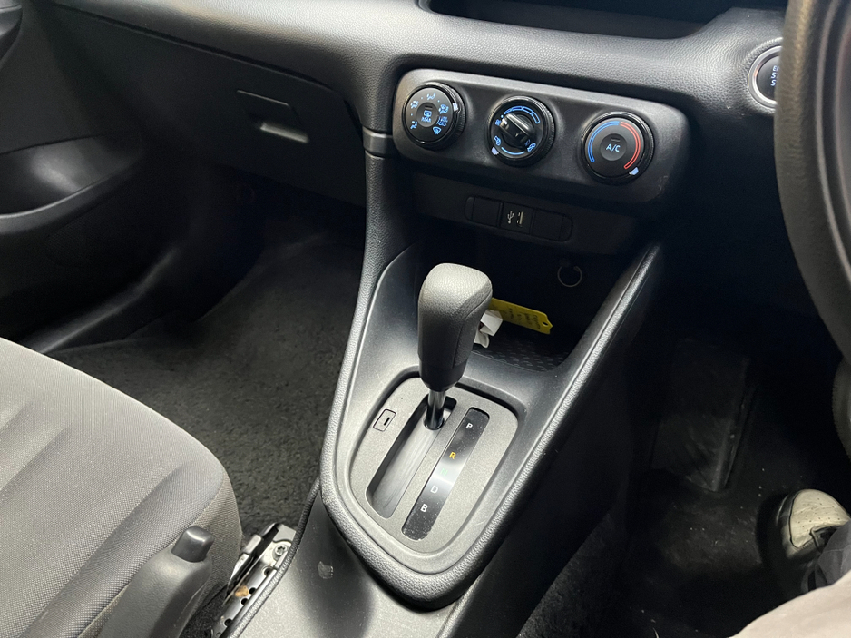 2021 Toyota Yaris - image 15