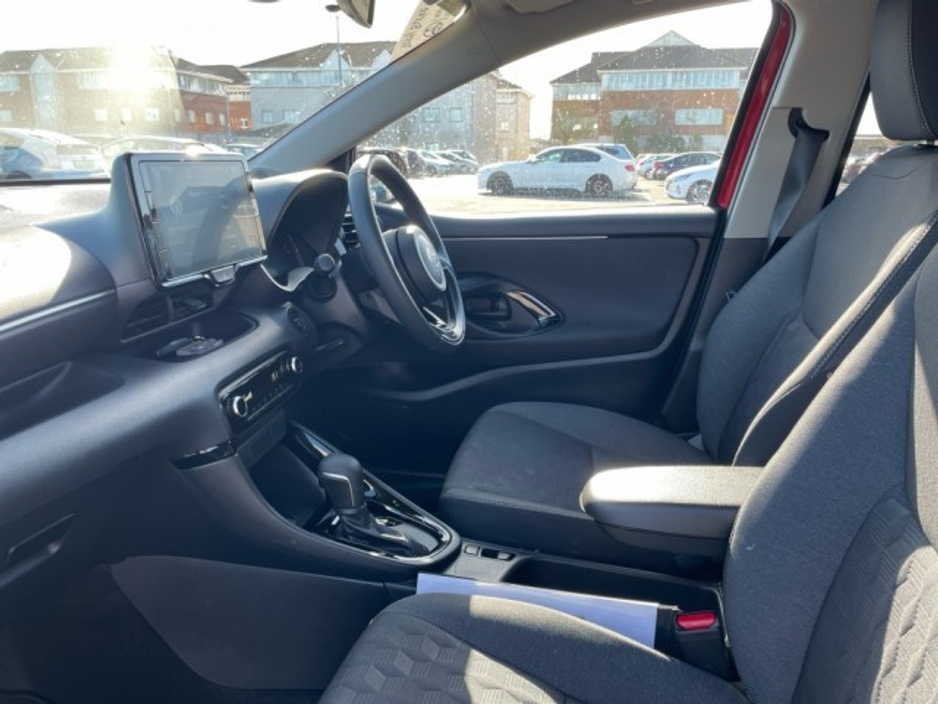 2025 Toyota Yaris - image 7