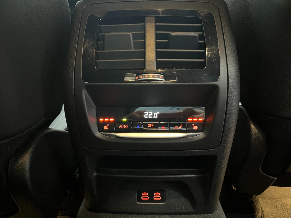 2021 BMW X3 2021 BMW X3 XDRIVE 30E M-SPORT EDITION JOY 2.0 AUTOMATIC / CRUISE CONTROL / 360° PARKING CAMERA / ELECTRIC MEMORY & HEATED SEATS / APPLE CARPLAY / PADDLE SHIFTERS / HEATED REAR SEATS