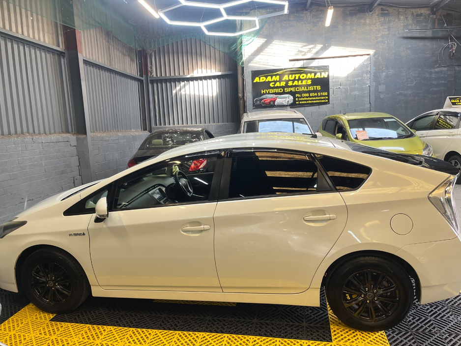 2015 Toyota Prius - image 6