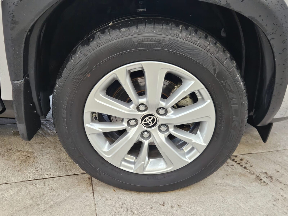 2025 Toyota Yaris Cross - image 6