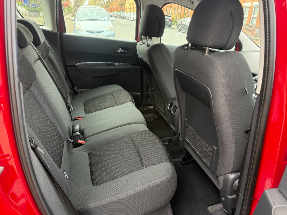 2015 Peugeot 3008 - image 12