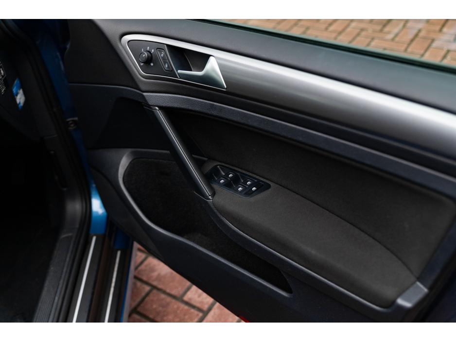 2016 Volkswagen Golf - image 18