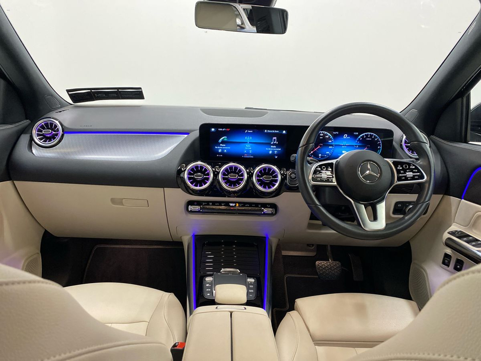 2022 Mercedes-Benz GLA Class - image 2