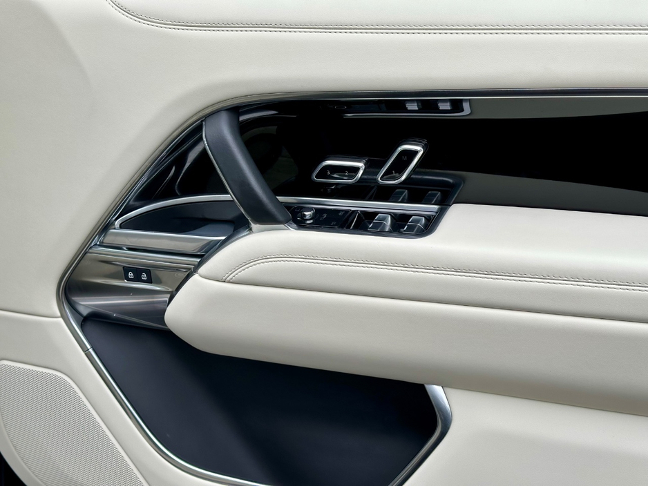 2024 Land Rover Range Rover - image 8