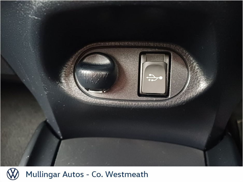 2017 Toyota Yaris - image 18