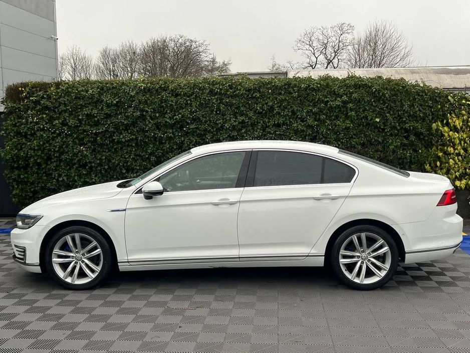 2017 Volkswagen Passat GTE 1.4 HYBRID // FULL SERVICE HISTORY // LEATHER HEATED SEATS // 18" ALLOYS // APPLE CARPLAY/ANDROID AUTO €18,900