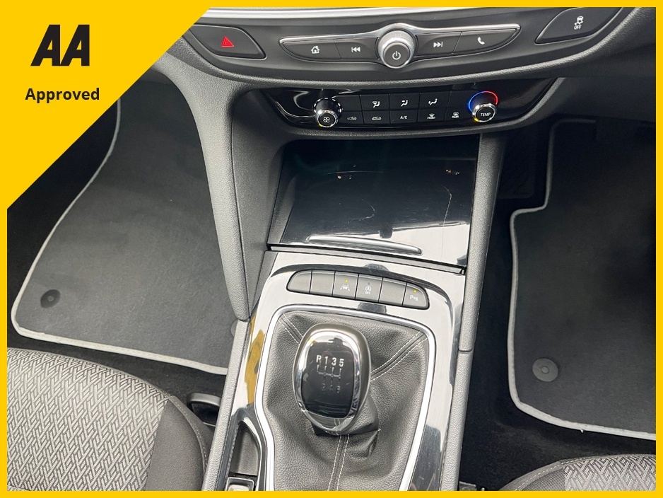 2020 Opel Insignia - image 19