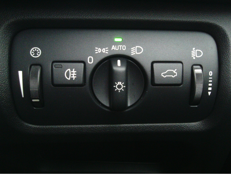 2015 Volvo V40 1.6 D2 SE ** FSH (Volvo ) ** 1 Owner  ** €11,745