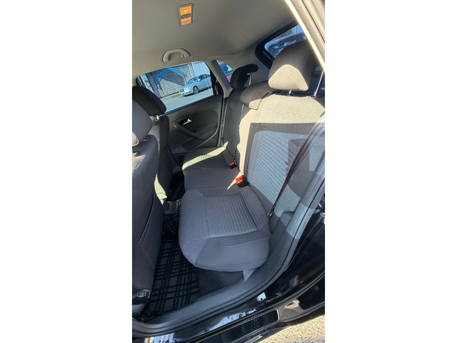 2013 Volkswagen Polo - image 12