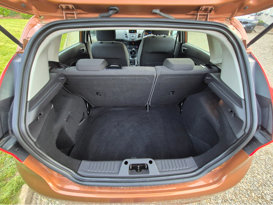 2013 Ford Fiesta - image 5