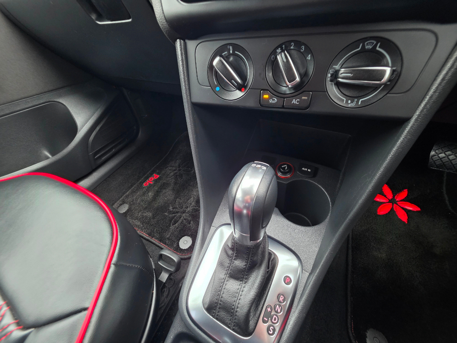 2014 Volkswagen Polo - image 13