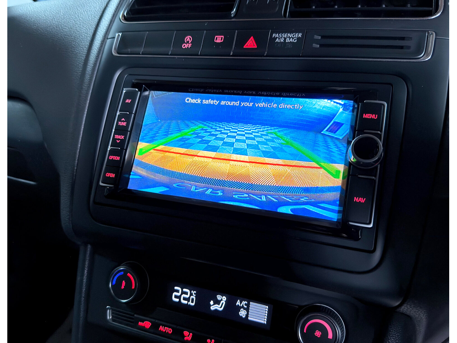 2016 Volkswagen Polo - image 5