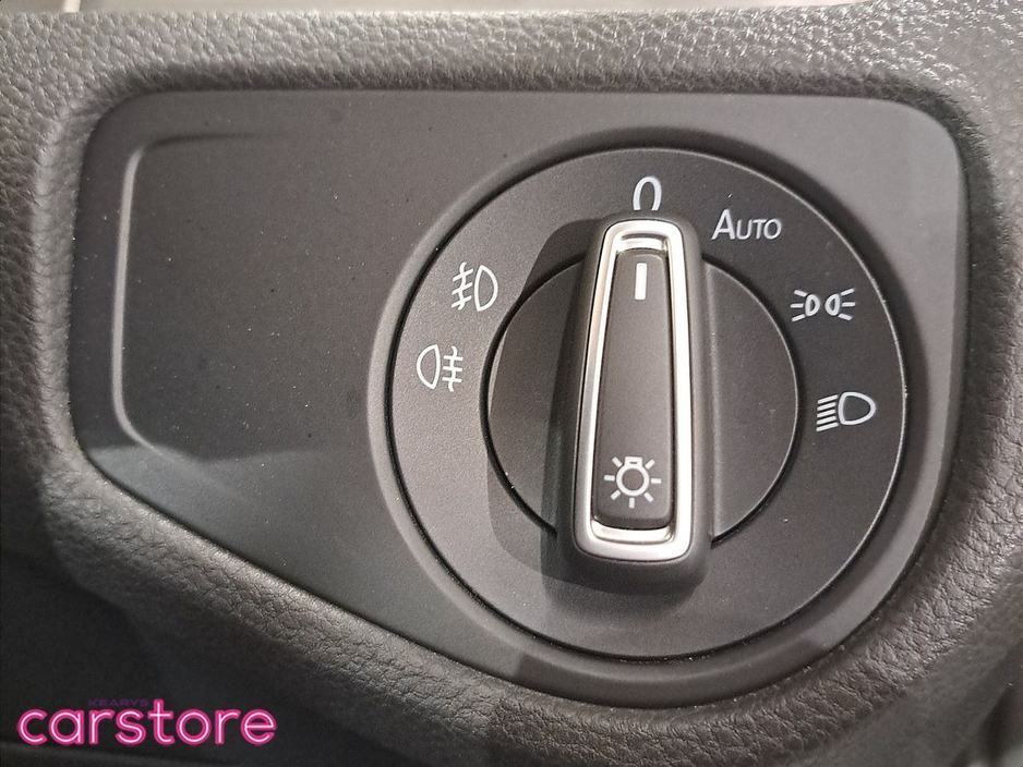 2015 Volkswagen Golf - image 18