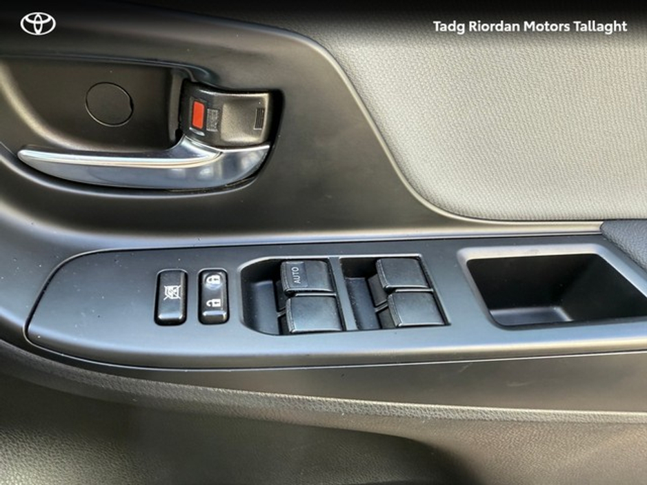 2016 Toyota Yaris - image 16