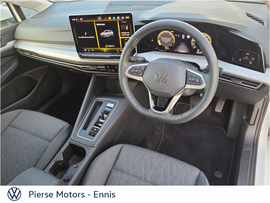 2025 Volkswagen Golf - image 2