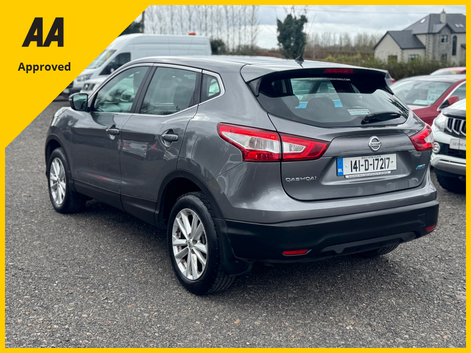 2014 Nissan Qashqai - image 2