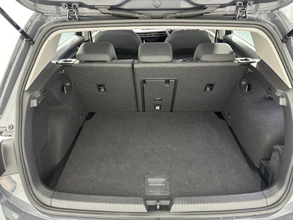 2023 Volkswagen Golf - image 17
