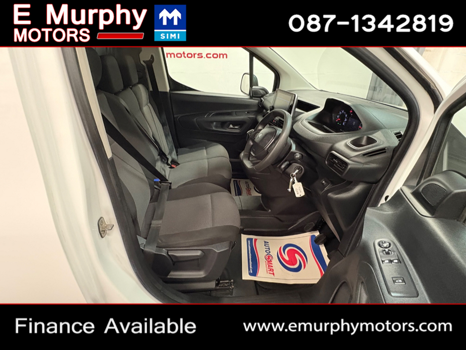 2021 Peugeot Partner - image 9