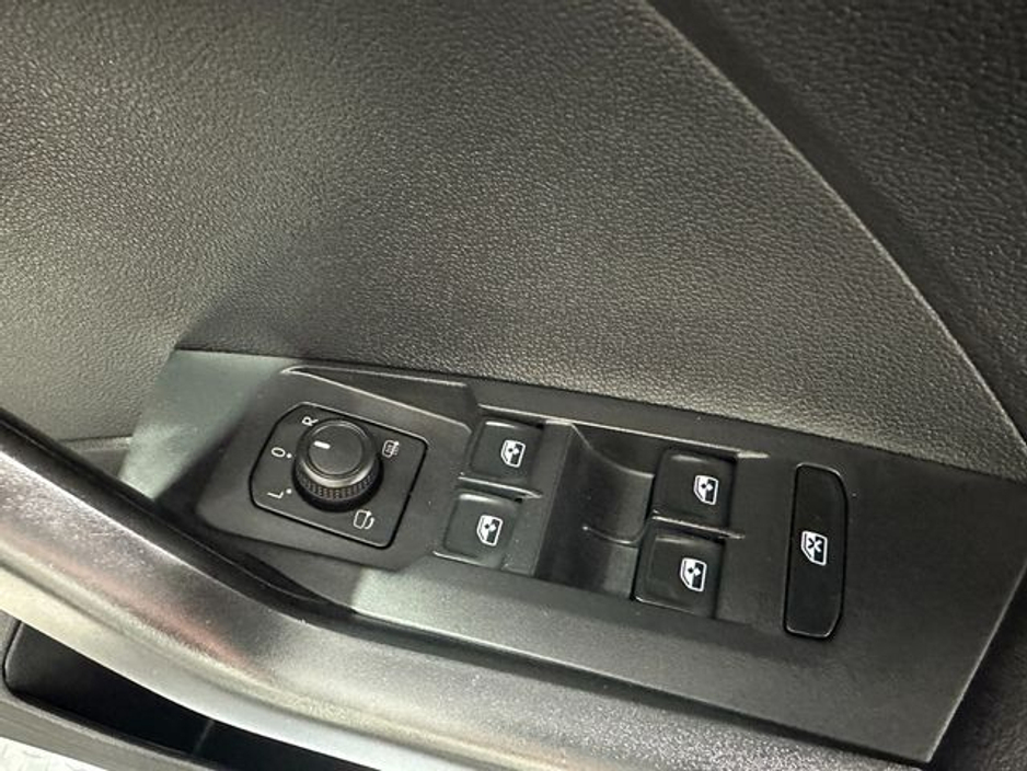 2023 Volkswagen T-Cross - image 20