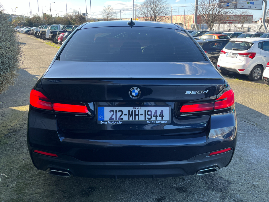 2021 BMW 5 Series - image 7